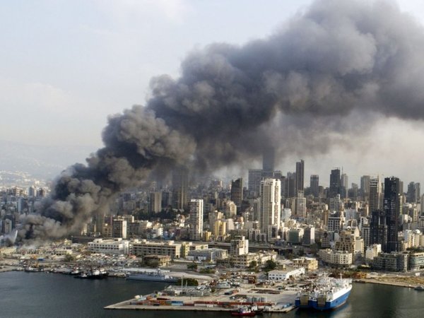 Un gran incendio sacude  Beirut, a un mes de explosiones