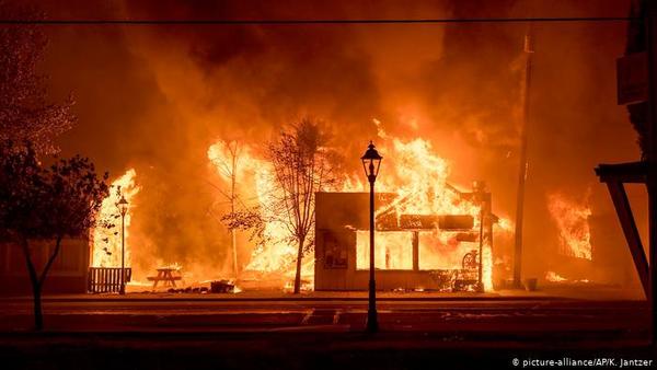 Más de 500 mil evacuados por incendio en Oregon, EE.UU.