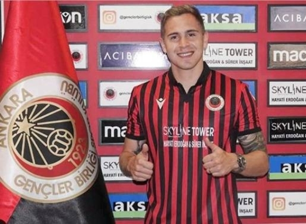 HOY / Presentan a Robert Piris en su nuevo club