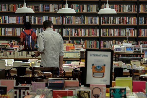 Brasileños se movilizan para salvar sus librerías de barrio - MarketData