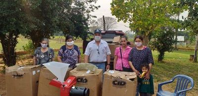 Gobernación entregó forrajeras a productores de La Pastora - Noticiero Paraguay