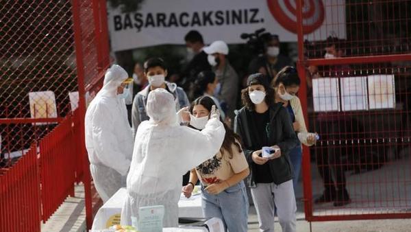 El castigo en Turquía por no llevar mascarilla: leer 10 libros - ADN Paraguayo