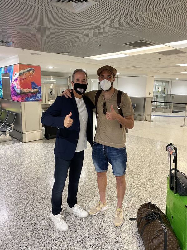 Higuaín aterriza en Miami - Fútbol - ABC Color