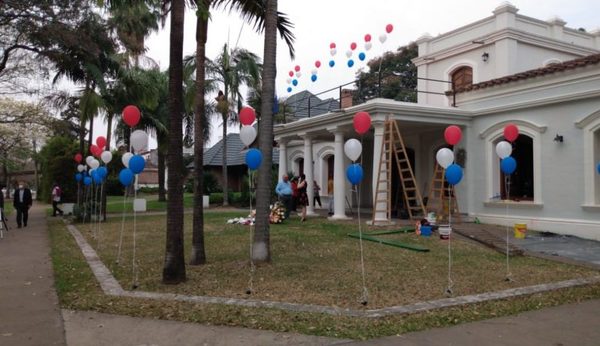 Consulado paraguayo en Resistencia recibe ofrendas florales
