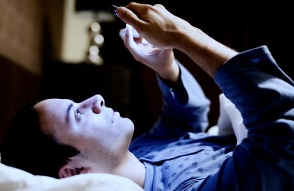 Las cosas que jamás deberías hacer antes de irte a dormir - SNT