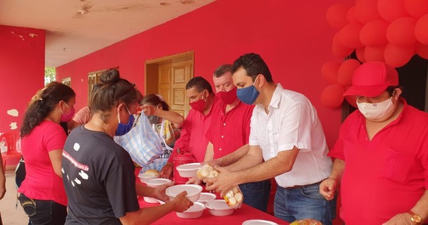 La Nación / Colorados celebran 133º aniversario con ollas populares