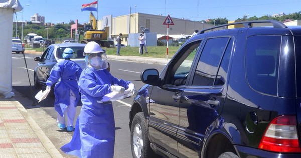 La Nación / Muestras se toman desde auto cerrado
