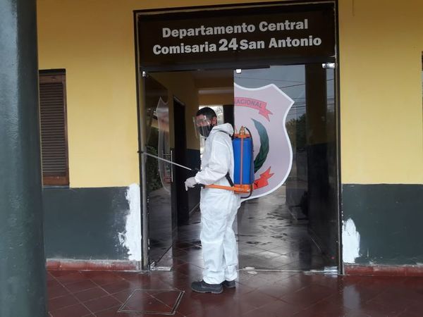 Desinfectan comisaría de San Antonio y habilitan una oficina móvil - Nacionales - ABC Color
