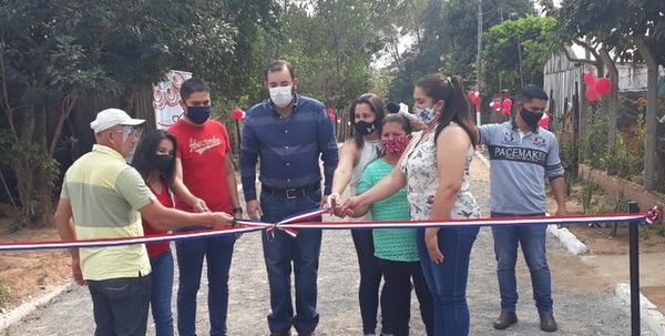 Inauguran obras en varios barrios de Coronel Oviedo - Noticiero Paraguay