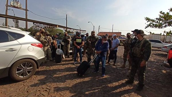 Brasileños detenidos en operativo “Status” son expulsados - Nacionales - ABC Color
