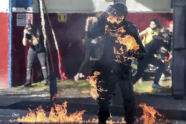Gobierno colombiano pide perdón por agresión policial que desató sangrientas protestas - Mundo - ABC Color