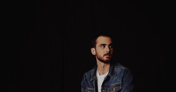 La Nación / Iván Zavala: “Hace tiempo que dejé de encasillarme en un género musical, prefiero ver a dónde me llevan las canciones”