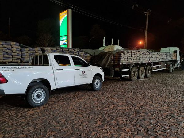 Caen tres camionadas de cemento ingresado presuntamente de contrabando del Brasil - Nacionales - ABC Color