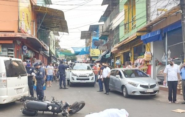 Crónica / Por falla de frenos le aplastó a un motoca