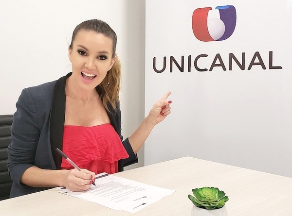 Crónica / Dallys puso la firma y es conductora de Unicanal