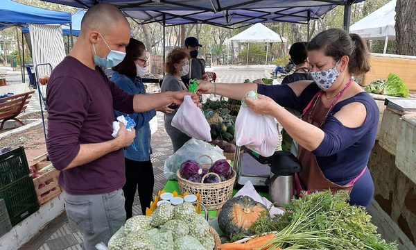 Feria agroecológica hoy en Plaza Italia