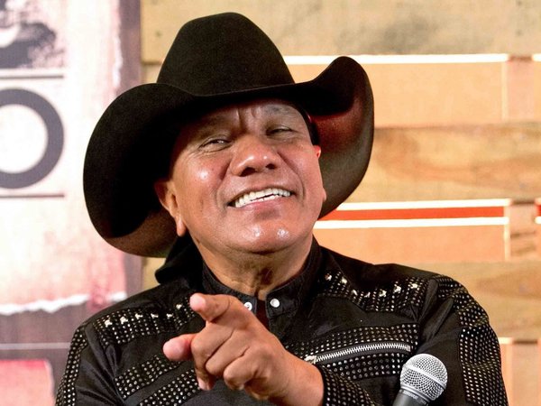 Lupe contó que su representante le exigió negar a su esposa