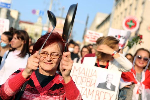 Policía bielorrusa detiene a decenas de mujeres durante manifestación - Mundo - ABC Color