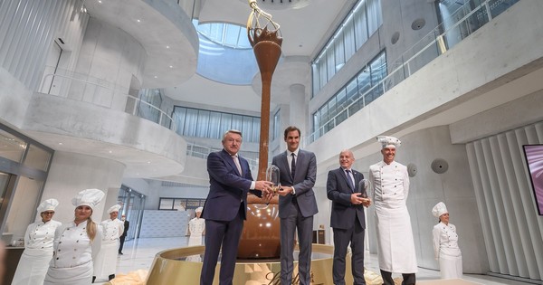La Nación / Inauguran una fuente de chocolate de 9 metros