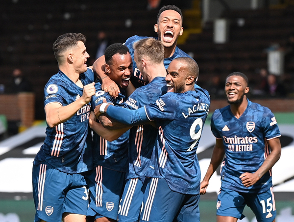 Arsenal golea a Fulham en el arranque de la Premier League