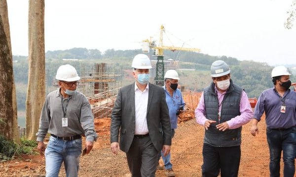 Verifican obras del Puente de la Integración que presenta sostenido avance