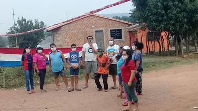Manifestantes cierran camino vecinal en Paraguarí por paso de camiones de gran porte - Nacionales - ABC Color