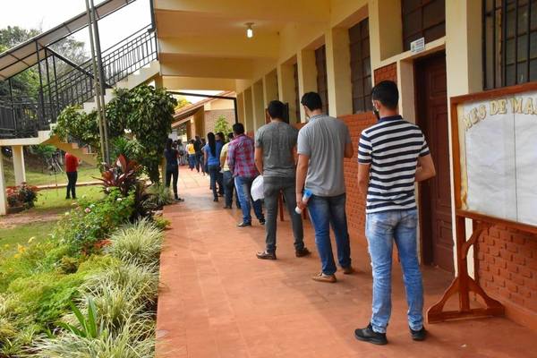 BENEFICIARIOS DE BECAS JUVENTUD DE LA SNJ FIRMARON CONTRATOS.