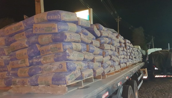 Incautan camiones con carga de cemento ingresado al país presuntamente de Contrabando