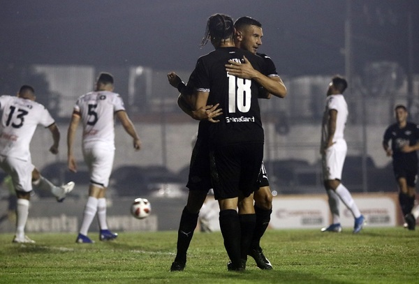 Libertad supera a General Díaz y espera por Boca