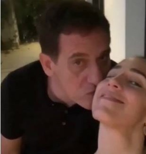 Crónica / (VIDEO) Beso pupe oiko el “Colorado”