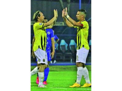 Guaraní gana y acecha a los escoltas