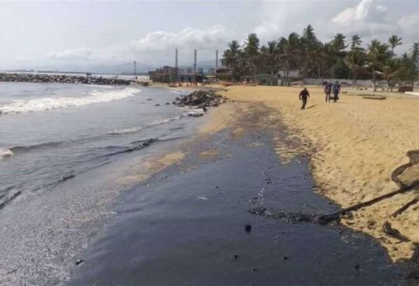 Derrame de hidrocarburos afecta a costas de Venezuela tras filtración en conducto