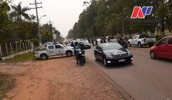 Seguidores de Friedmann cierran ruta y patotean a quienes exigen su destitución - ADN Paraguayo