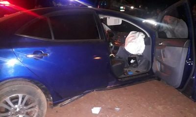 Hombre muere al estrellarse contra un árbol