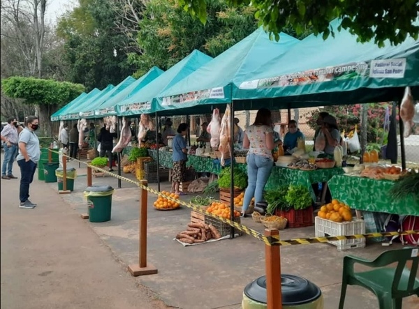 Apoyo de la EBY permite a agricultores de Cnel. Oviedo vender sus productos en feria - El Trueno