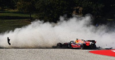 Hamilton llegó primero en una carrera de locos en la Toscana