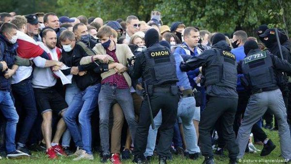 Al menos 250 detenidos en nueva manifestación contra Lukashenko en Minsk
