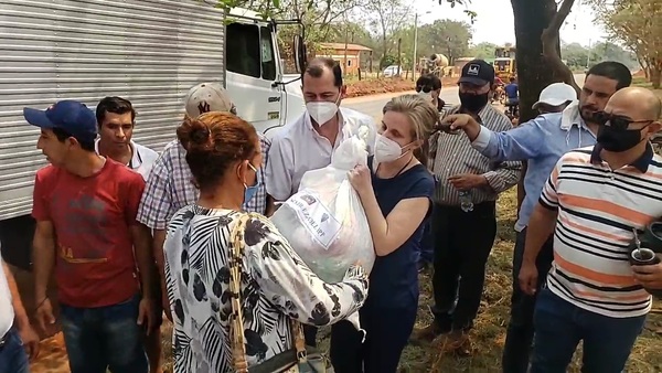 Familia Denis entrega víveres producto del chantaje del EPP