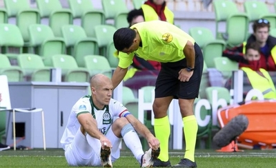 HOY / Robben se lesiona en su primer partido oficial tras el retiro