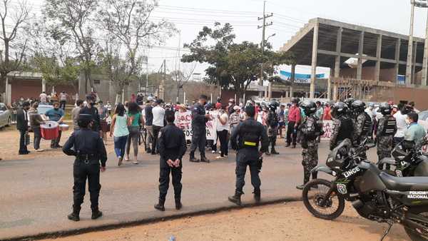 Grupos a favor y encontrar de Rodolfo se manifestaron este domingo – Prensa 5