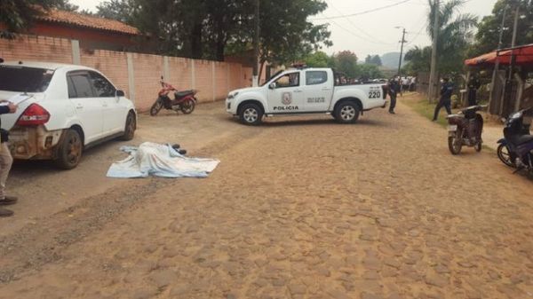 Un padre mata a un joven que habría amenazado de muerte a su hijo