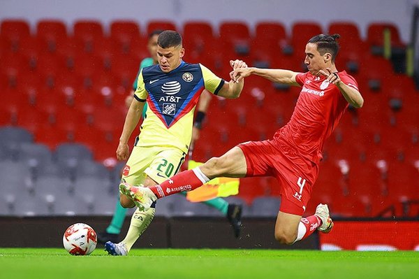 Con Richard Sánchez, América empata con Toluca y es único líder en México
