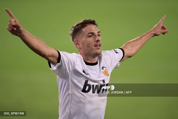 Valencia gana 4-2 a Levante en el primer derbi - Fútbol - ABC Color
