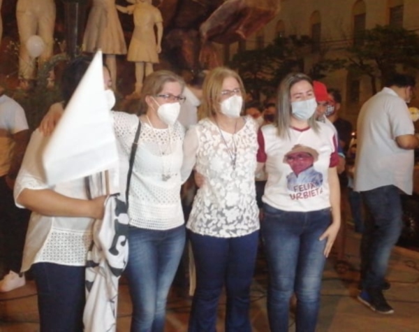 Hijas de Óscar Denis claman por una prueba de vida de su padre - Megacadena — Últimas Noticias de Paraguay
