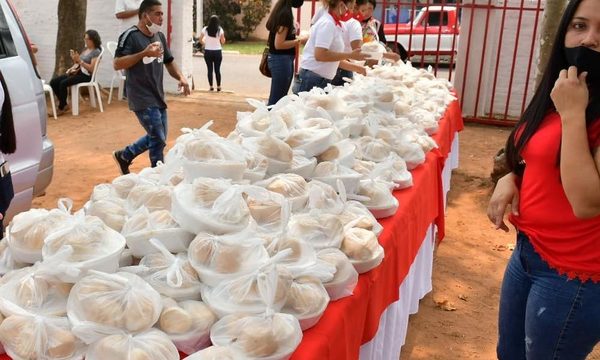 Reparten dos mil platos de tallarín en Atyra