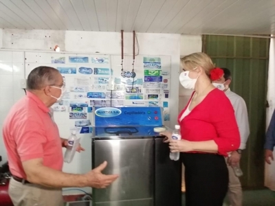 Microempresa familiar se abre camino en negocio del agua mineral