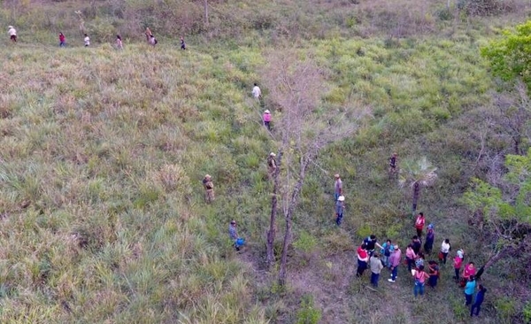 HOY / Solo 8 militares acompañaron a 40 indígenas: “Ha´ekuéra okyhyje, desastre la imundo”