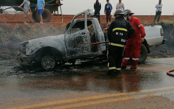 Camioneta se incendia en un camino vecinal de Santa Rosa – Diario TNPRESS