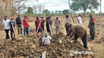 Imponen como sanción cavar tumbas de víctimas de Covid a los ciudadanos que no llevan mascarilla - ADN Paraguayo