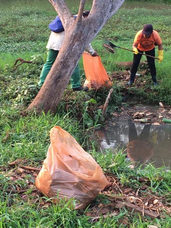 Inadaptados llenan de basura el Lago de la República